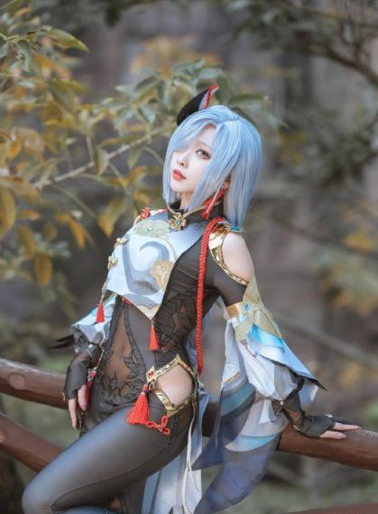 天降女子从二楼掉下来